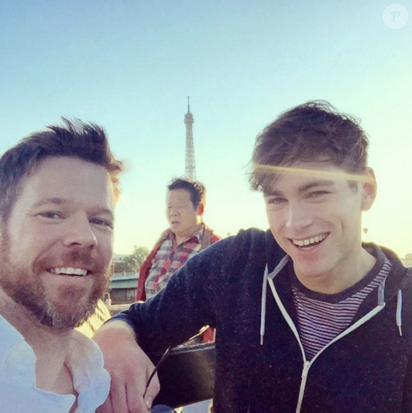 Jake Bailey, maquilleur des stars adoré notamment par Katy Perry et Ashley Benson, ici lors d'un séjour à Paris en octobre 2015 avec Rory McDonnell, est mort à 37 ans le 22 octobre 2015. Un suicide, vraisemblablement... Photo Instagram Jake Bailey.