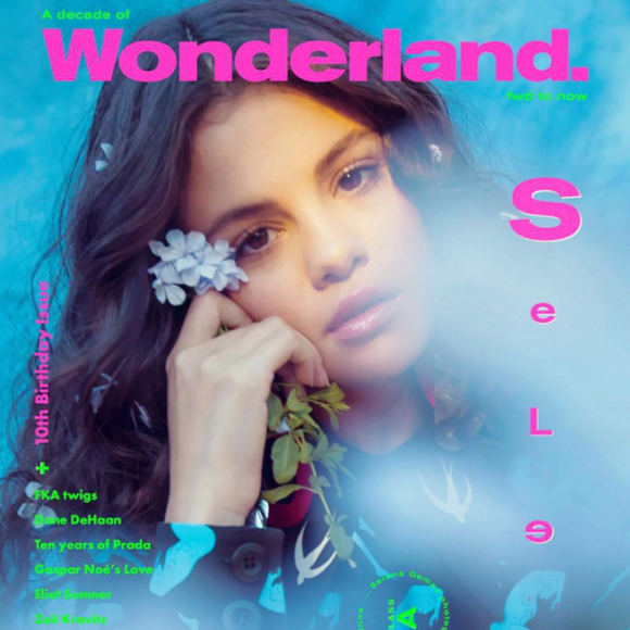 Selena Gomez en couverture de Wonderland, maquillage par Jake Bailey. Jake Bailey, maquilleur des stars adoré notamment par Katy Perry et Ashley Benson, est mort à 37 ans le 22 octobre 2015. Un suicide, vraisemblablement... Photo Instagram Jake Bailey.