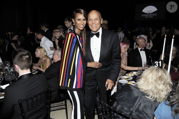 Iman et Harry Belafonte à l'amfAR gala de New York le 11 février 2015