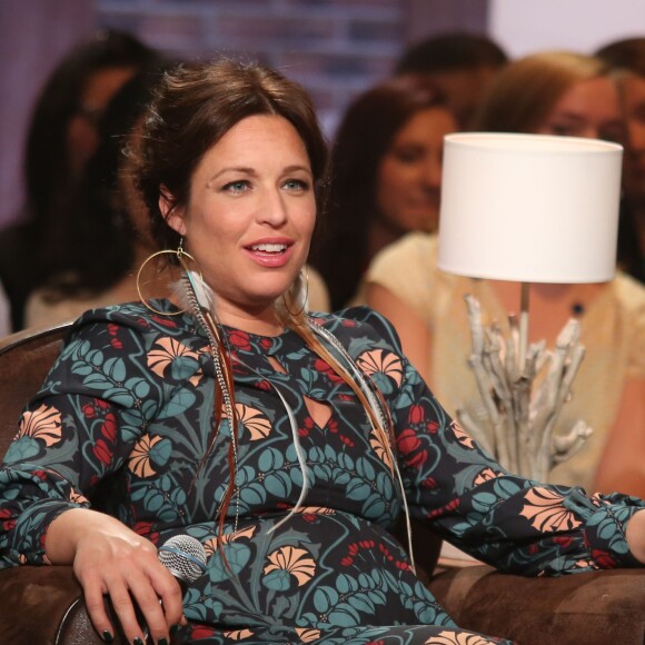 Exclusif - La chanteuse Natasha St-Pier, enceinte, lors de l'enregistrement de l'émission "Du côté de chez Dave" à La Plaine Saint Denis, le mardi 20 octobre 2015. Diffusion sur France 3 le dimanche 25 octobre 2015.