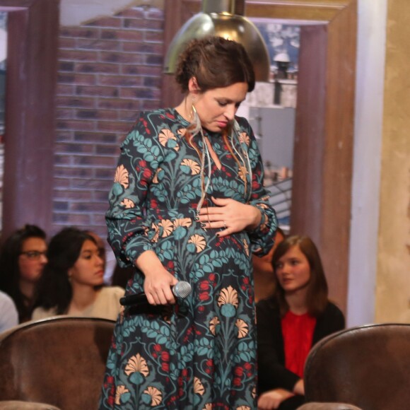 Exclusif - La chanteuse Natasha St-Pier, enceinte, lors de l'enregistrement de l'émission "Du côté de chez Dave" à La Plaine Saint Denis, le mardi 20 octobre 2015. Diffusion sur France 3 le dimanche 25 octobre 2015.