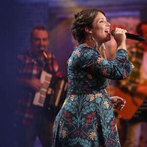 Exclusif - La chanteuse Natasha St-Pier, enceinte, lors de l'enregistrement de l'émission "Du côté de chez Dave" à La Plaine Saint Denis, le mardi 20 octobre 2015. Diffusion sur France 3 le dimanche 25 octobre 2015.