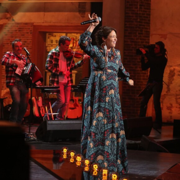 Exclusif - La chanteuse Natasha St-Pier, enceinte, lors de l'enregistrement de l'émission "Du côté de chez Dave" à La Plaine Saint Denis, le mardi 20 octobre 2015. Diffusion sur France 3 le dimanche 25 octobre 2015.