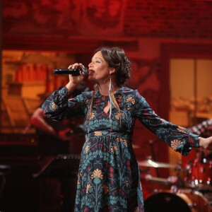 Exclusif - La chanteuse Natasha St-Pier, enceinte, lors de l'enregistrement de l'émission "Du côté de chez Dave" à La Plaine Saint Denis, le mardi 20 octobre 2015. Diffusion sur France 3 le dimanche 25 octobre 2015.