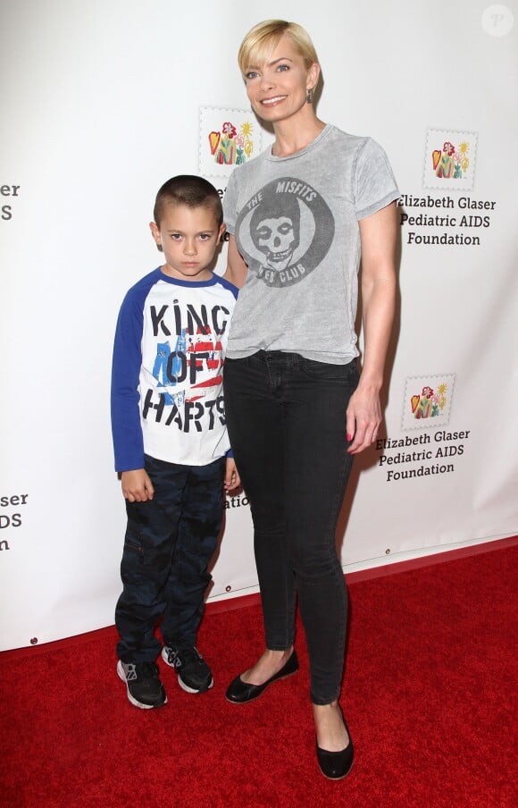 Jaime Pressly et son fils Dezi James Calvo - 26e soirée caritative "The Elizabeth Glaser Pediatric AIDS" à Los Angeles, le 25 octobre 2015