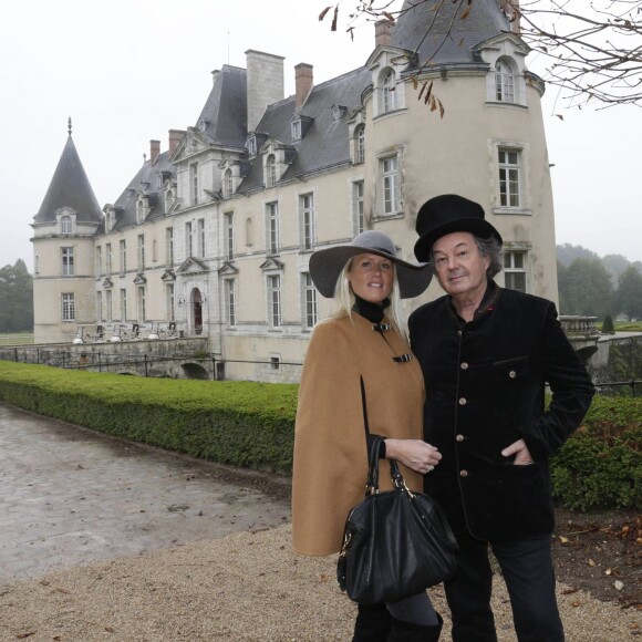 Exclusif - Gonzague Saint Bris et une amie lors de l'inauguration du Spa de l'Hôtel Château d'Augerville dans le Loiret, le 17 octobre 2015.