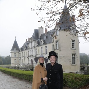 Exclusif - Gonzague Saint Bris et une amie lors de l'inauguration du Spa de l'Hôtel Château d'Augerville dans le Loiret, le 17 octobre 2015.