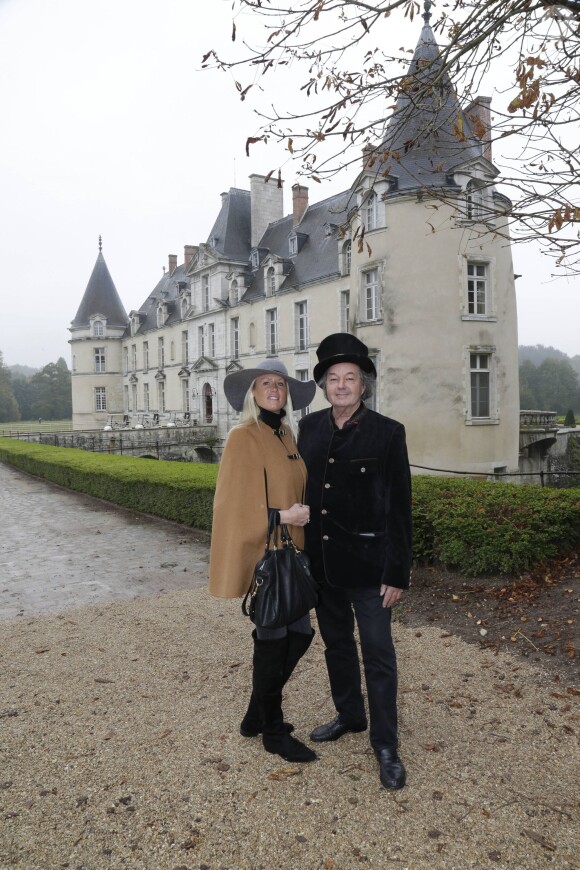 Exclusif - Gonzague Saint Bris et une amie lors de l'inauguration du Spa de l'Hôtel Château d'Augerville dans le Loiret, le 17 octobre 2015.