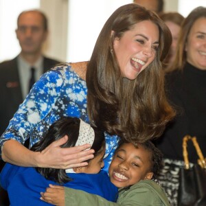 Kate Middleton, duchesse de Cambridge, le prince William et le prince Harry se sont bien amusés, le 26 octobre 2015 au siège de la BAFTA, lors d'une rencontre avec des enfants dans le cadre de The Charities Forum, un événement rassemblant une trentaine d'associations qu'ils soutiennent.