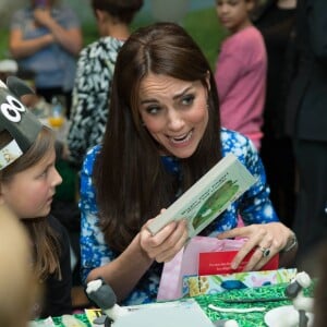 Kate Middleton, duchesse de Cambridge, le prince William et le prince Harry se sont bien amusés, le 26 octobre 2015 au siège de la BAFTA, lors d'une rencontre avec des enfants dans le cadre de The Charities Forum, un événement rassemblant une trentaine d'associations qu'ils soutiennent.