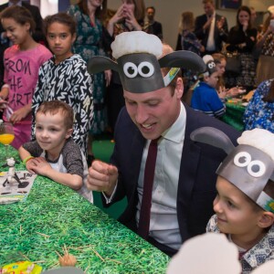 Kate Middleton, duchesse de Cambridge, le prince William et le prince Harry se sont bien amusés, le 26 octobre 2015 au siège de la BAFTA, lors d'une rencontre avec des enfants dans le cadre de The Charities Forum, un événement rassemblant une trentaine d'associations qu'ils soutiennent.