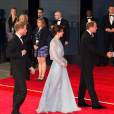  Kate Middleton, duchesse de Cambridge, somptueuse dans une robe Jenny Packham bleu pâle jouant la transparence, assistait le 26 octobre 2015 avec le prince William et le prince Harry à l'avant-première de Spectre, le nouveau James Bond, en présence de l'équipe du film, notamment Daniel Craig, Léa Seydoux et Monica Bellucci. 