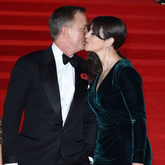 Daniel Craig et Monica Bellucci à l'avant-première mondiale de James Bond Spectre au Royal Albert Hall à Londres le 26 octobre 2015.