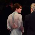  Kate Middleton, somptueuse dans une robe Jenny Packham bleu pâle jouant la transparence, assistait le 26 octobre 2015 avec le prince William et le prince Harry à l'avant-première de Spectre, le nouveau James Bond, en présence de l'équipe du film, notamment Daniel Craig, Léa Seydoux et Monica Bellucci. 