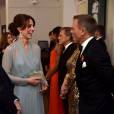 Kate Middleton a pu saluer Daniel Craig et ses partenaires. La duchesse Catherine de Cambridge, habillée d'une robe Jenny Packham, le prince William et le prince Harry assistaient le 26 octobre 2015 à l'avant-première de Spectre, le nouveau James Bond, en présence de l'équipe du film, notamment Daniel Craig, Léa Seydoux et Monica Bellucci.