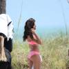 Le mannequin Sara Sampaio en shooting photo pour Victoria's Secret sur la plage de Miami, le 26 octobre 2015.