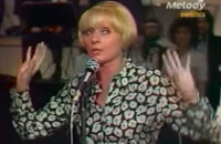 Annie Cordy chante "La bonne du curée", chanson écrite par Charles Level, dans une émission de télévision en 1972.
