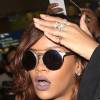 La chanteuse Rihanna arrive à l'aéroport de Roissy le 1er octobre 2015.