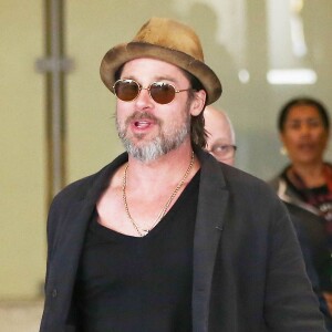 Brad Pitt à l'aéroport de LAX à Los Angeles le 15 mai 2015