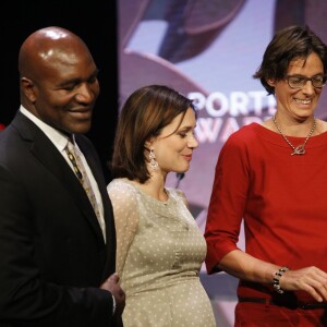 Evander Holyfield, Nathalie Péchalat et Tia Hellebaut sur la scène des Sportel Awards au Grimaldi Forum à Monaco le 13 octobre, 2015 © J.C. Vinaj