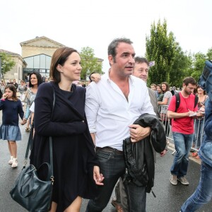Jean Dujardin et sa compagne Nathalie Péchalat à l'inauguration du cinéma communal Jean Dujardin à Lesparre-Médoc le 27 juin 2015