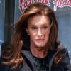 Caitlyn Jenner (Bruce Jenner) se promène à New York, le 30 juin 2015. Caitlyn Jenner (Bruce Jenner) porte une jupe très colorée à paillettes brillantes.  Reality star Caitlyn Jenner steps out on June 30, 2015 in New York City, New York. Last night Caitlyn turned heads in a form-fitting black dress as she went out for dinner in the Big Apple.30/06/2015 - New York
