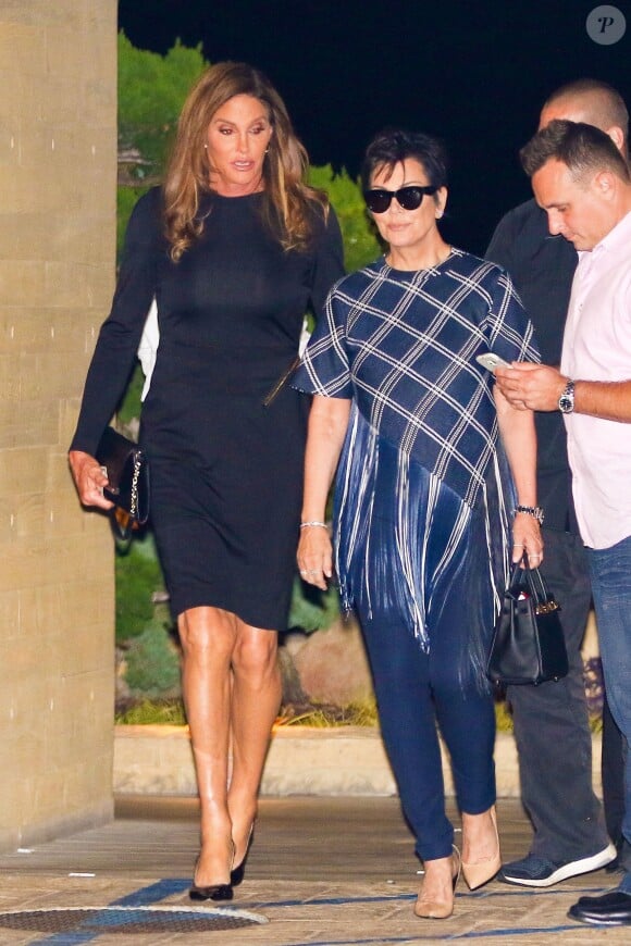 Caitlyn Jenner et son ex-femme Kris Jenner au restaurant pour les 18 ans de leur fille Kylie, à Los Angeles le 7 août 2015.