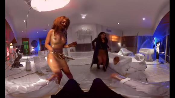 extrait coupé au montage du clip BBHMM de Rihanna. Un extrait sanglant et... sexy !
