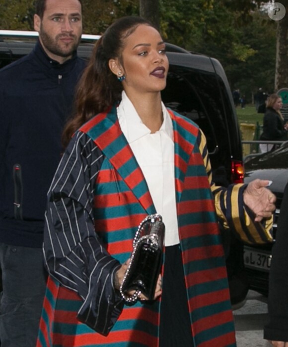 La chanteuse Rihanna arrive à la Tour Eiffel à Paris, le 4 octobre 2015.