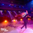 Fabienne Carat et Julien Brugel dans Danse avec les stars 6, sur TF1, le samedi 31 octobre 2015