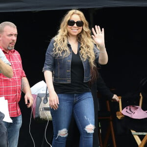 Mariah Carey sur le tournage de son nouveau film "A Christmas Melody" avec Lacey Chabert à Cincinnati dans l'Ohio, le 8 octobre 2015.