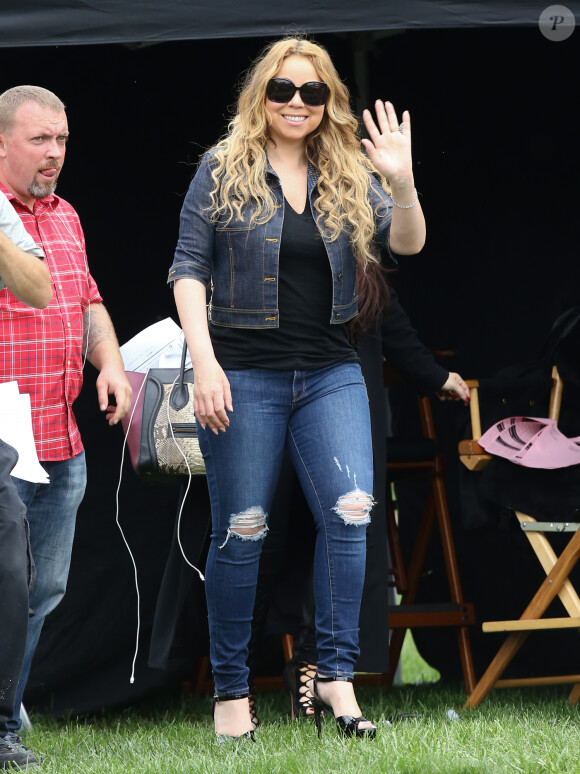 Mariah Carey sur le tournage de son nouveau film "A Christmas Melody" avec Lacey Chabert à Cincinnati dans l'Ohio, le 8 octobre 2015.