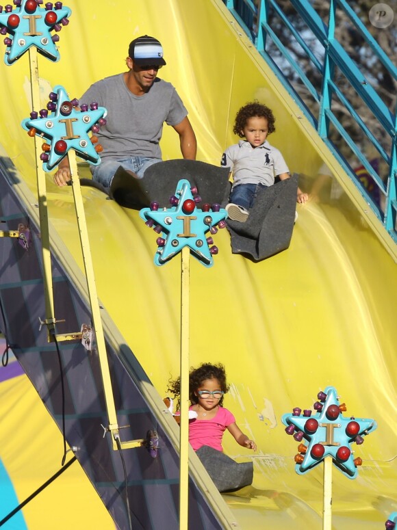 Mariah Carey passe la journée avec ses enfants Monroe et Moroccan dans un parc d'attraction avec un ami à Malibu, le 7 septembre 2015