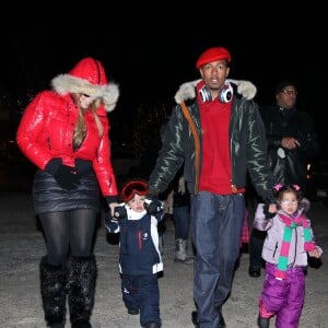 Mariah Carey, Moroccan Cannon, Nick Cannon, Monroe Cannon - Mariah Carey, son mari Nick Cannon et leurs jumeaux Moroccan et Monroe sortent se promener a Aspen, le 23 decembre 2013 ou ils passent quelques jours.