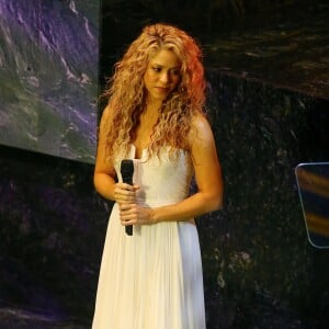 La chanteuse Shakira chante la chanson "Imagine" devant devant la 70ème Assemblée générale de l'ONU au siège des Nations unies à New York, le 25 septembre 2015