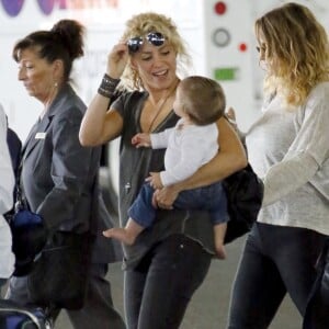 Exclusif - Prix spécial - Shakira et son fils Sasha à l'aéroport de New York le 21 septembre 2015.