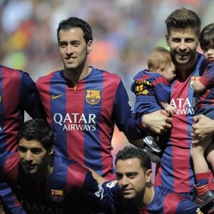 Shakira, avec ses enfants Milan (2 ans) et Sasha (3 mois), et sa belle-mère Montserrat Bernabeu, a assisté au match de football de son compagnon Gérard Piqué, Barca Vs Vanlence, à Barcelone. Le 16 avril 2015 016