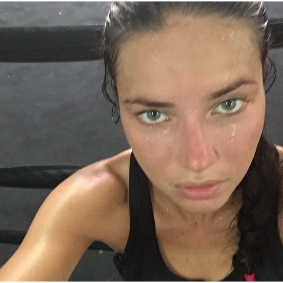Adriana Lima multiplie les entrainements à la salle de sport en vue du défilé Victoria's Secret