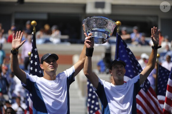 Bob et Mike Bryan lors de leur 100e titre à l'occasion de l'USTA Billie Jean King National Tennis Center de Flushing Meadows à New York, le 7 septembre 2014