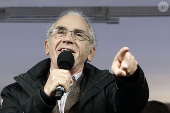 François de Closets - Rassemblement place de la République à Paris pour la 8ème Journée mondiale pour le droit de mourir dans la dignité, le 2 novembre 2015.
