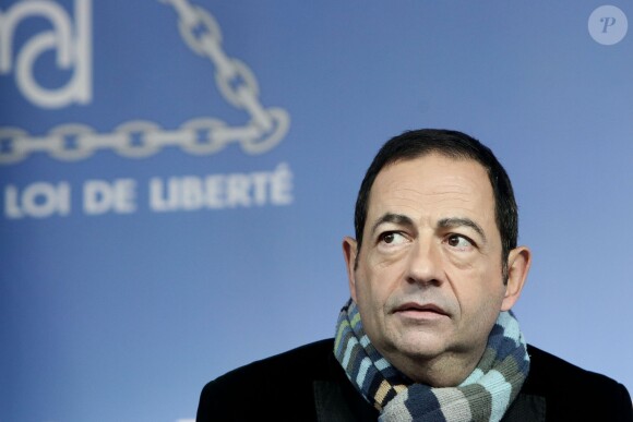 Jean-Luc Romero - Rassemblement place de la République à Paris pour la 8ème Journée mondiale pour le droit de mourir dans la dignité, le 2 novembre 2015.