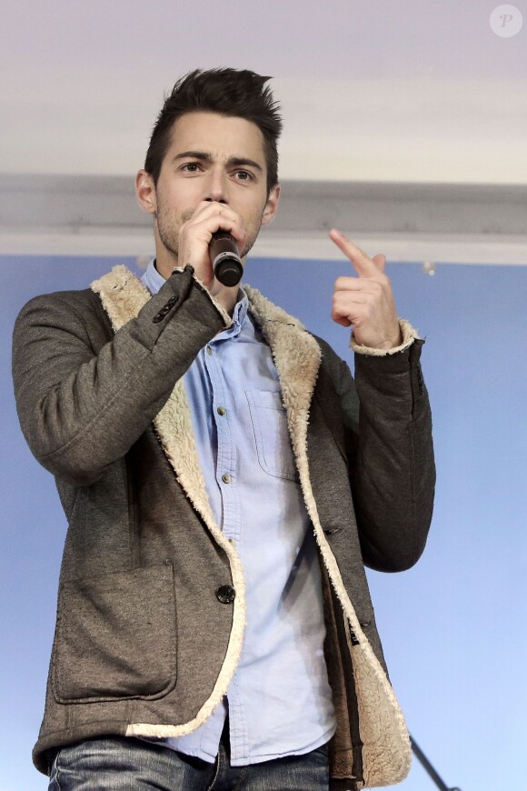 Jeremy Charvet (The Voice 4) - Rassemblement place de la République à Paris pour la 8ème Journée mondiale pour le droit de mourir dans la dignité, le 2 novembre 2015.
