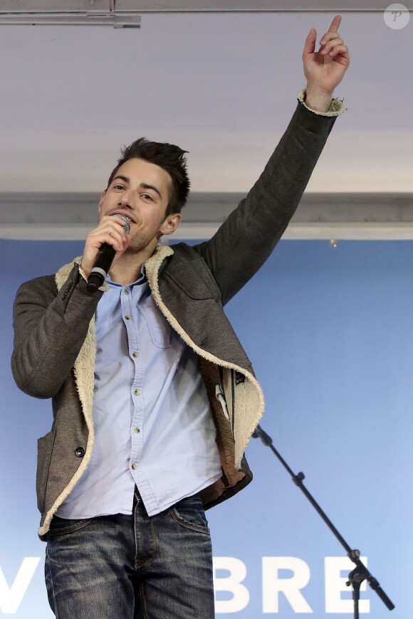 Jeremy Charvet (The Voice 4) - Rassemblement place de la République à Paris pour la 8ème Journée mondiale pour le droit de mourir dans la dignité, le 2 novembre 2015.