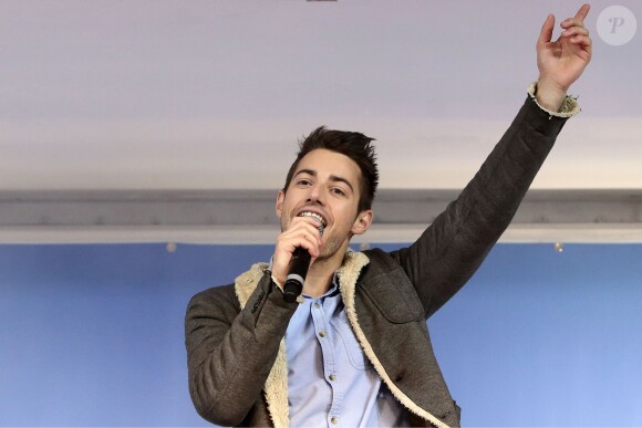 Jeremy Charvet (The Voice 4) - Rassemblement place de la République à Paris pour la 8ème Journée mondiale pour le droit de mourir dans la dignité, le 2 novembre 2015.