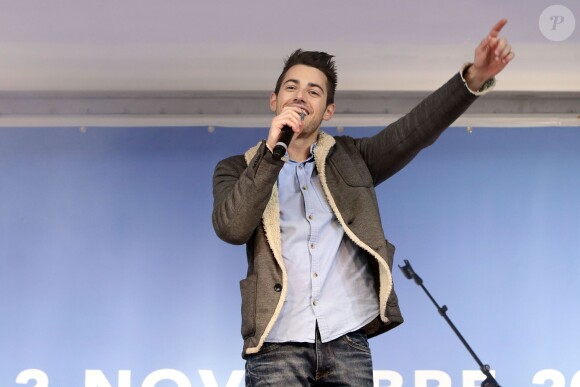 Jeremy Charvet (The Voice 4) - Rassemblement place de la République à Paris pour la 8ème Journée mondiale pour le droit de mourir dans la dignité, le 2 novembre 2015.