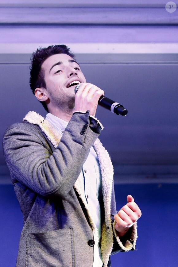 Jeremy Charvet (The Voice 4) - Rassemblement place de la République à Paris pour la 8ème Journée mondiale pour le droit de mourir dans la dignité, le 2 novembre 2015.