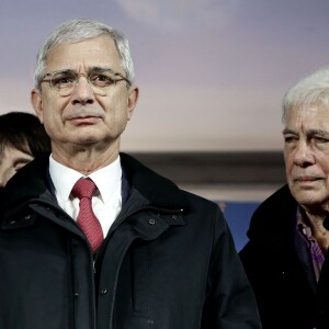 Claude Bartolone et Guy Bedos - Rassemblement place de la République à Paris pour la 8ème Journée mondiale pour le droit de mourir dans la dignité, le 2 novembre 2015.