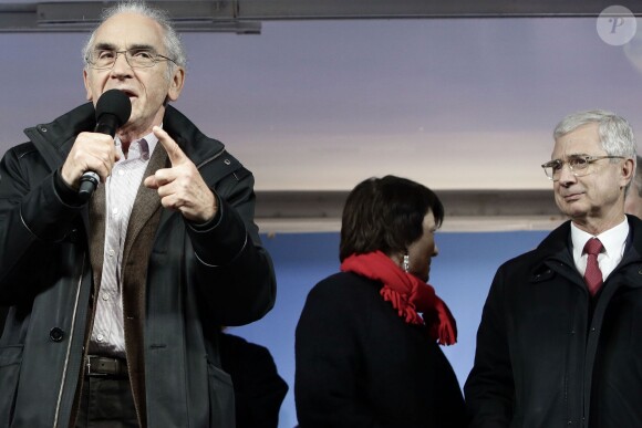 François de Closets - Rassemblement place de la République à Paris pour la 8ème Journée mondiale pour le droit de mourir dans la dignité, le 2 novembre 2015.