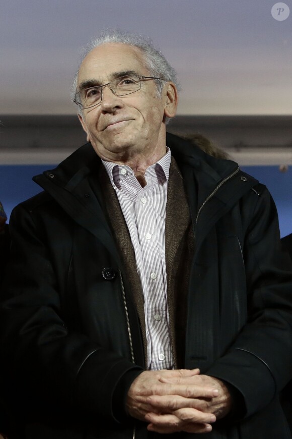 François de Closets - Rassemblement place de la République à Paris pour la 8ème Journée mondiale pour le droit de mourir dans la dignité, le 2 novembre 2015.