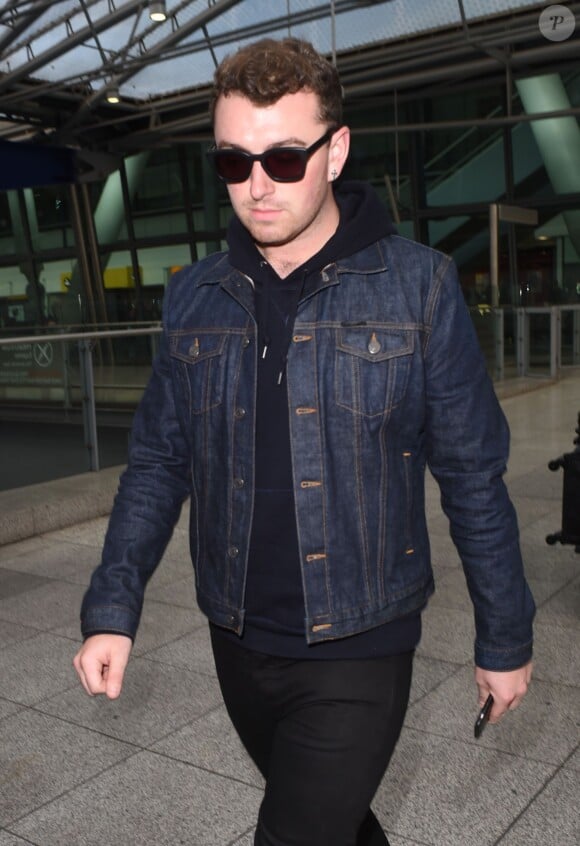 Le chanteur Sam Smith à l'aéroport de Londres le 14 septembre 2015